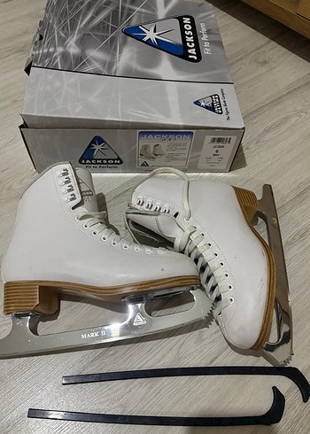 37 Beden Jackson buz pateni
