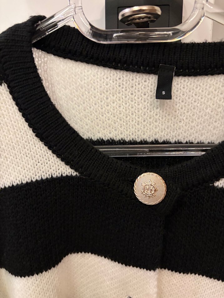 Düğmeli Siyah Beyaz Çizgili Midi Hırka - Görsel 3