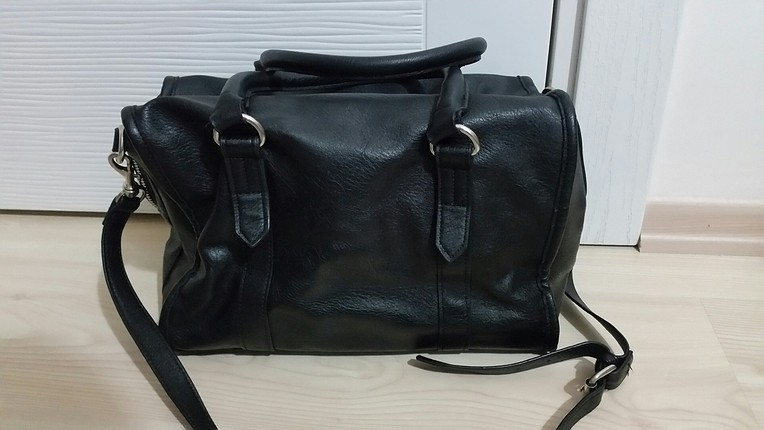 Stradivarius siyah çanta 