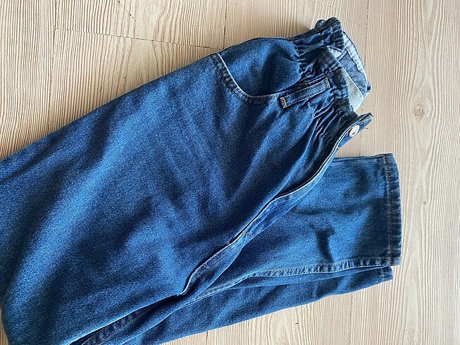 Beli lastikli mom jean