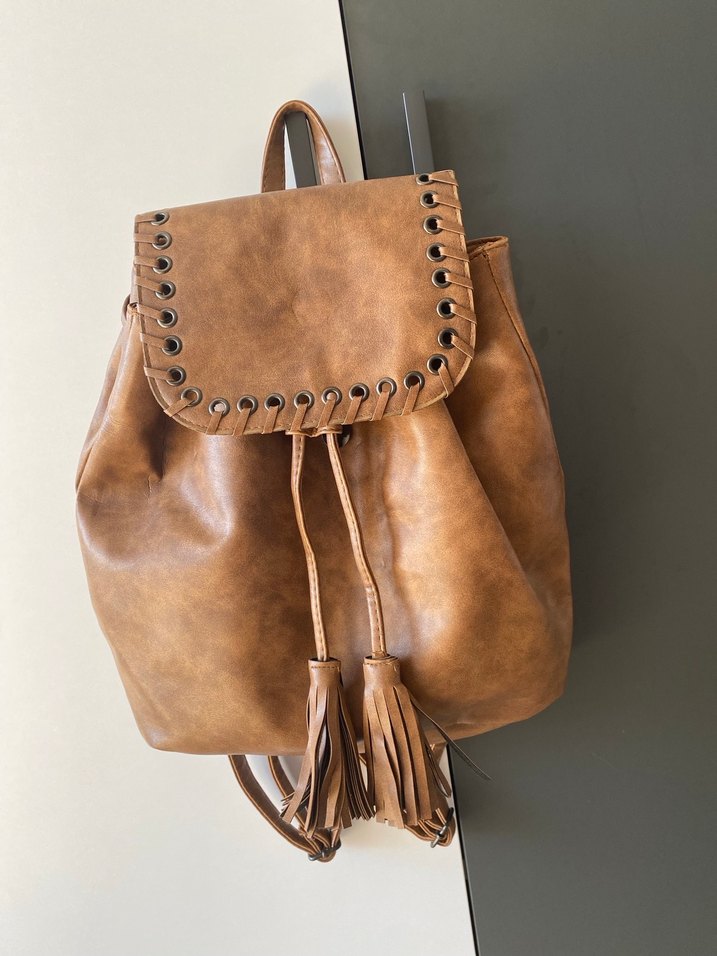 Püsküllü  Kadın Sırt Çantası - Görsel 3