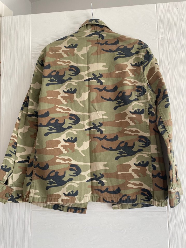 Çıtçıt Düğmeli Kamuflaj Desenli Kadın Mont - Görsel 3