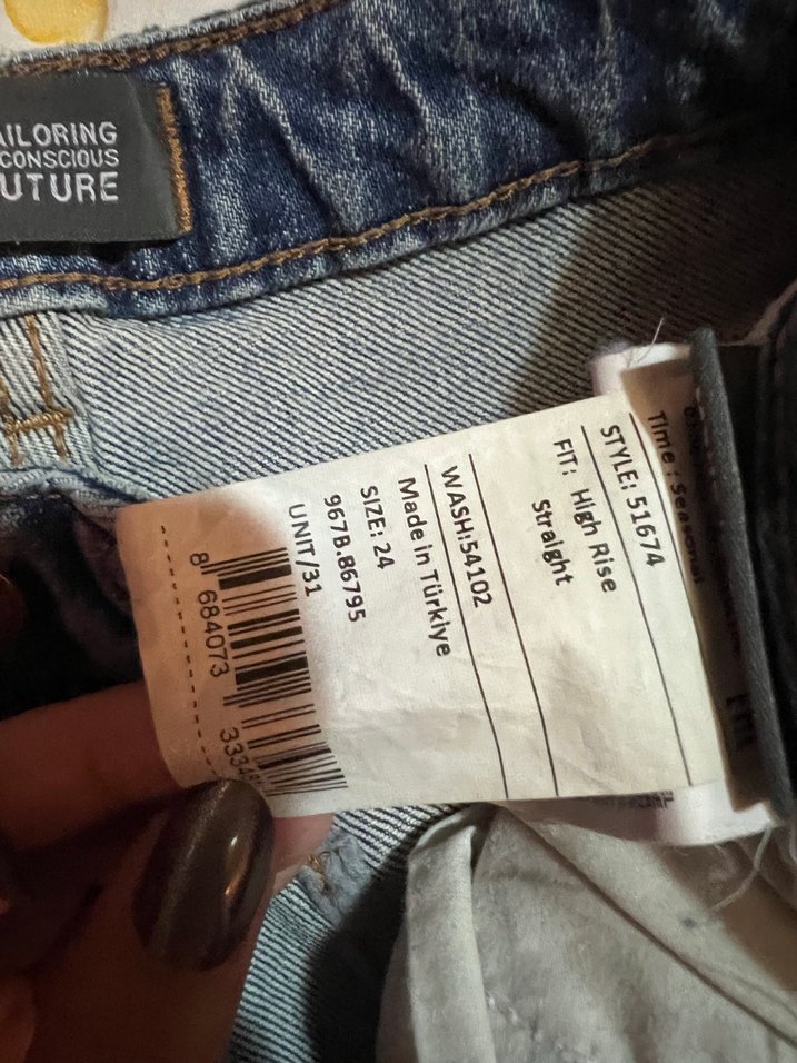 Mavi Yıkamalı Dar Kesim Jean — görsel 3/6
