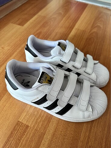 Adidas spor ayakkabısı