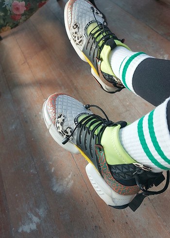 Renkli Yılan Desenli Bağcıklı Kadın Spor Ayakkabı - Görsel 2