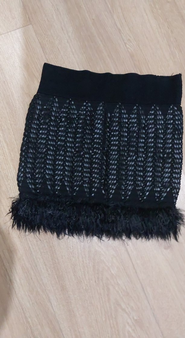 Siyah Kürklü Nakışlı Mini Etek - Görsel 3