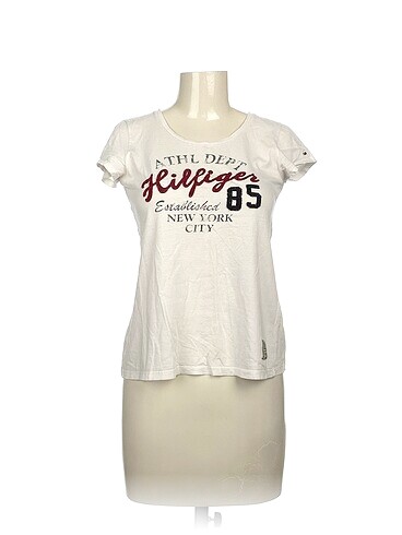 Tommy Hilfiger T-shirt %70 İndirimli.