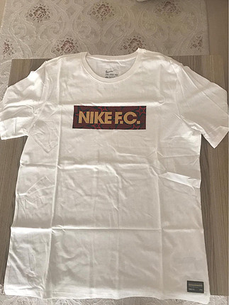 Orjinal Nike L Beden Tshirt