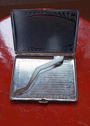 Diğer Vintage Gumus Renkli Metal Sigara Kutusu