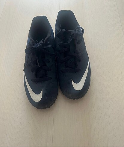 31 Beden mavi Renk Nike krampon futbol ayakkabı