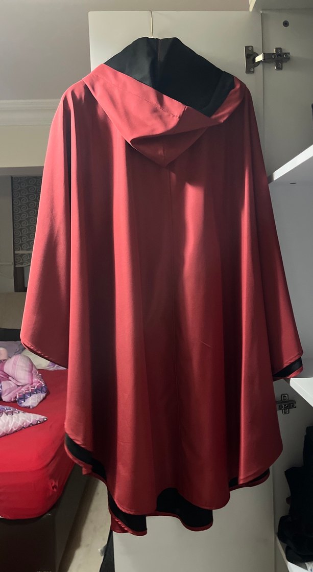 Bordo Uzun Dökümlü Kadın Yağmurluk - Görsel 2