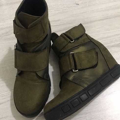 Gizli topuk koyu yeşil ayakkabı