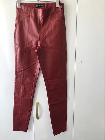 Zara Kirmizi Deri Pantolon Zara Skinny %20 İndirimli - Gardrops