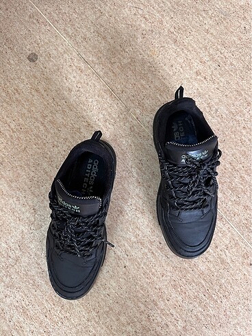 40 Beden siyah Renk Adidas spor ayakkabı