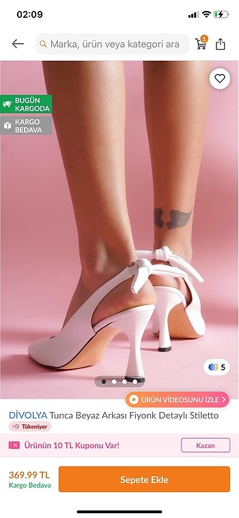 Kurdeleli beyaz stiletto