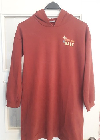 Kırmızı Kapüşonlu Uzun Kollu Sweatshirt