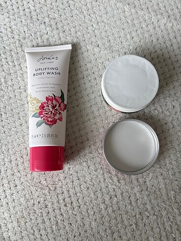 Joules Joules E.S.T 1989 Uplifting body wash Body soufflé