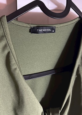 Trendyol Milla Drapeli V Yaka Haki Kadın Bluz - Görsel 2