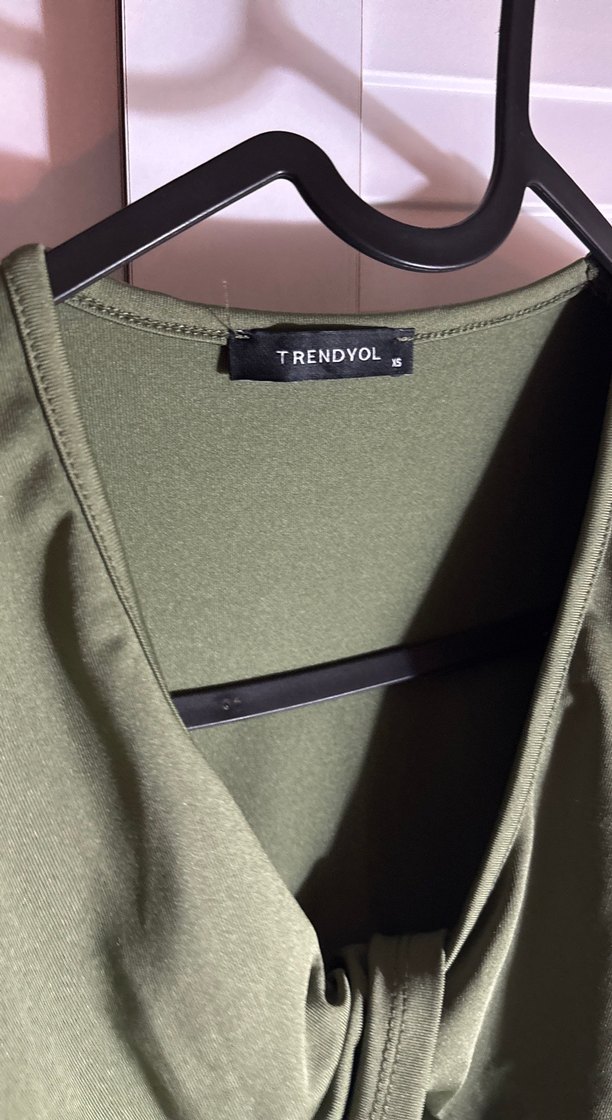 Trendyol Milla Drapeli V Yaka Haki Kadın Bluz - Görsel 2