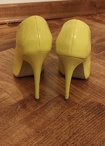 37 Beden Babetto Sarı Stiletto