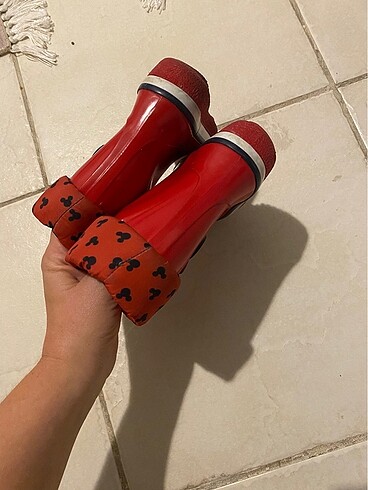 22 Beden kırmızı Renk Minnie mouse bot kırmızı
