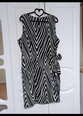 Zebra Desenli ve Fiyonk Detaylı Kısa Elbise 