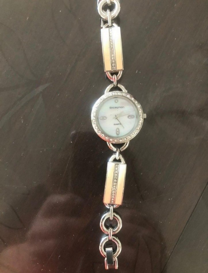 Zincir Detaylı Beyaz Kadın Saati - Görsel 2