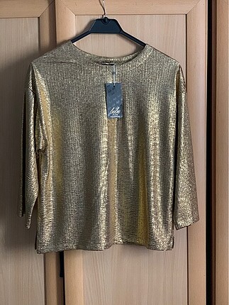 GOLD RENGİ BLUZ SIFIR ETİKETLİ