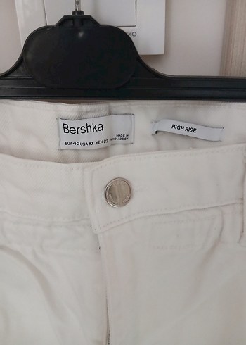 Bershka Beyaz Pamuklu Kadın Mini Denim Şort
