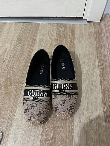 GUESS BABET