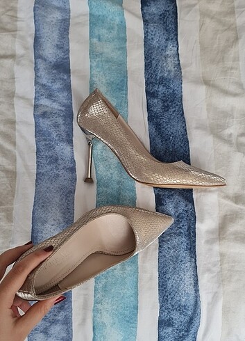 Gold ışıltılı parlak stiletto altın rengi topuklu ayakkabı yılan