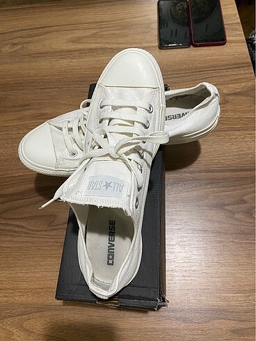 Beyaz converse
