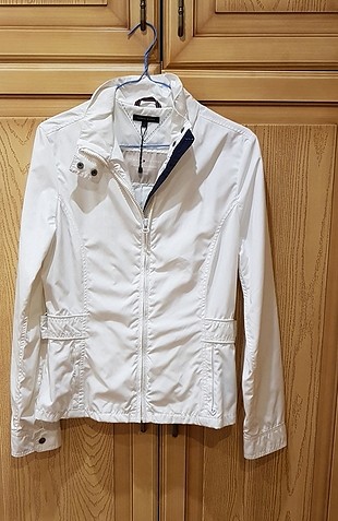 tommy hilfiger yagmurluk