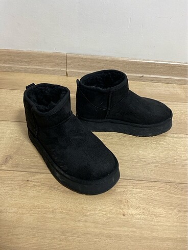 Stradivarius bot - Görsel 2