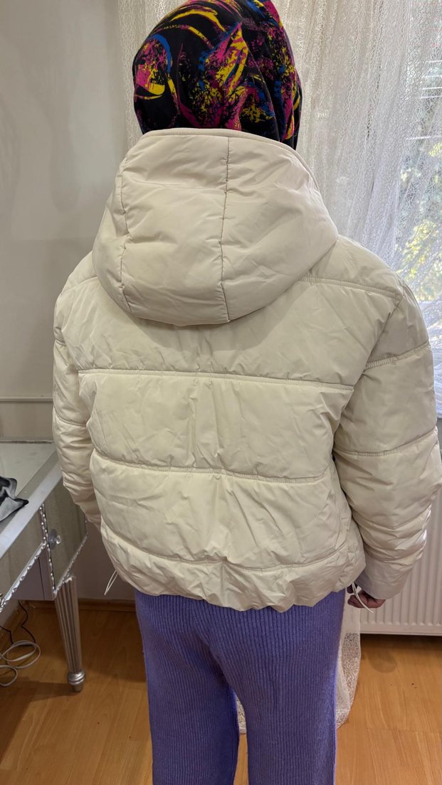 Ekru Kapüşonlu Şişme Mont orjinal zara marka — görsel 3/5