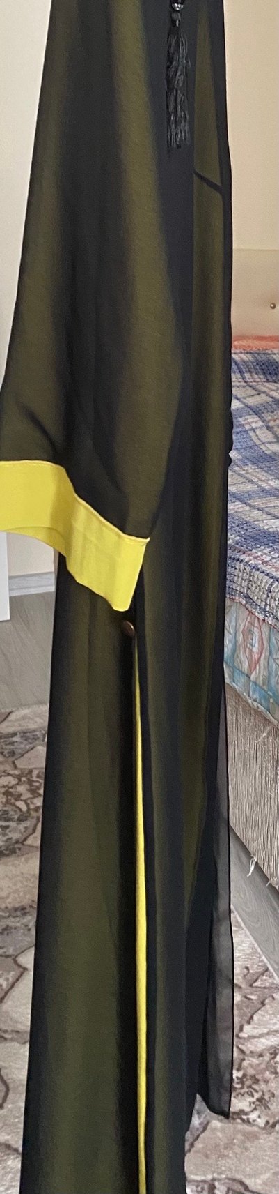 Sarı Parlak Kadın Uzun Yağmurluk - Görsel 4