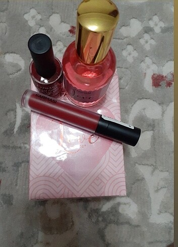Farmasi mak up set 