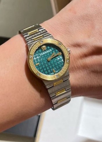 Versace Yeşil Kadranlı Kadın Kol Saati yorumu okuyunuz - Görsel 2