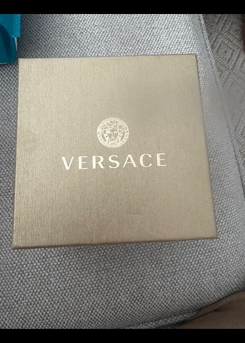 Versace Yeşil Kadranlı Kadın Kol Saati yorumu okuyunuz - Görsel 3