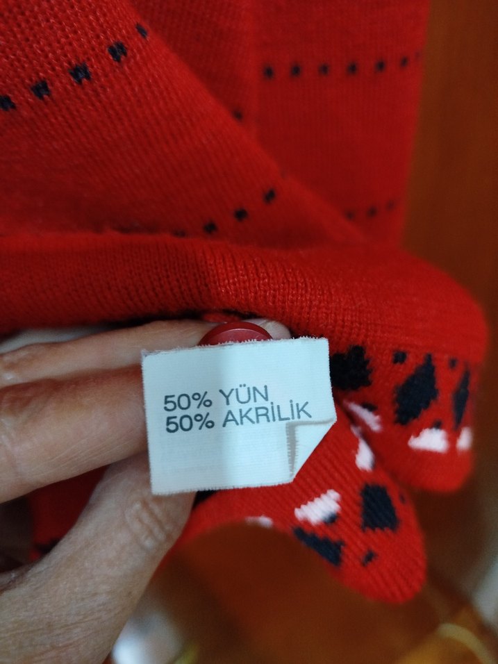 Kırmızı V Yakalı Örgü Kadın Hırka - Görsel 4