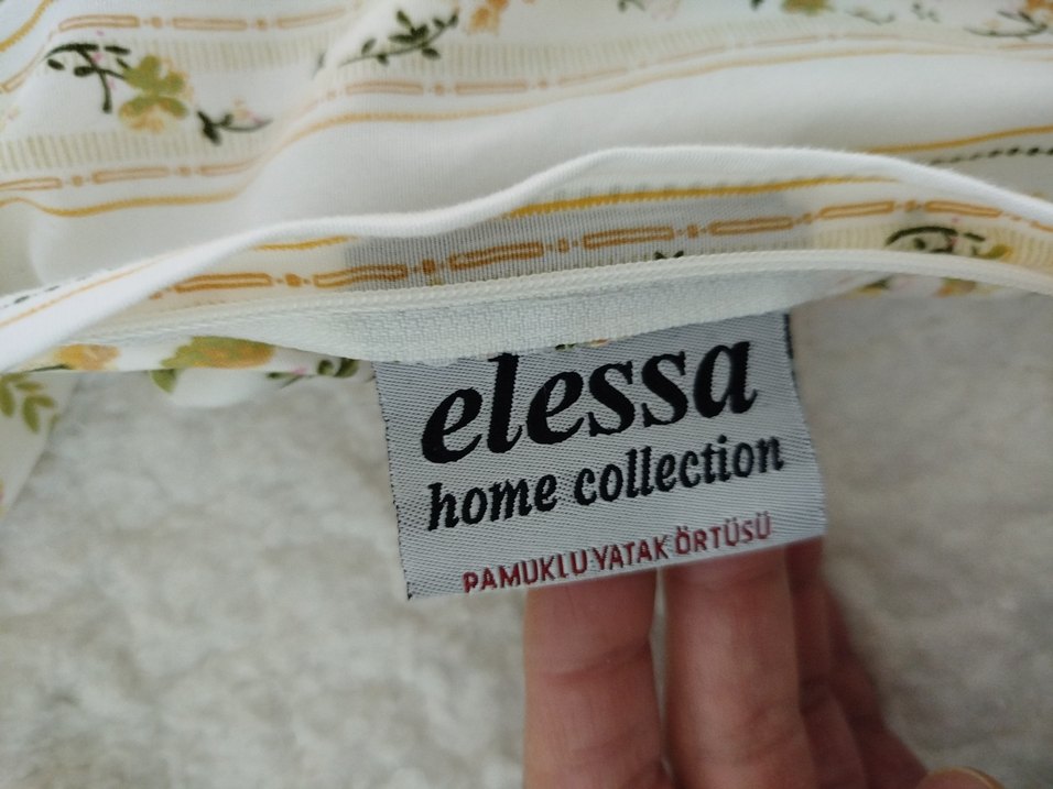 Çiçek Desenli Beyaz Yatak Örtüsü - Görsel 4