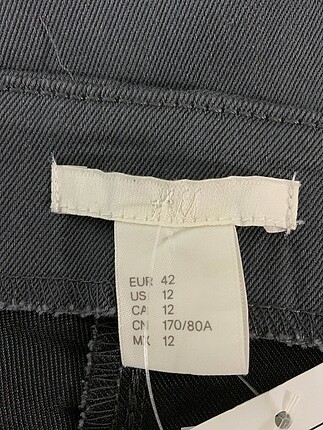 42 Beden H&M Kumaş Pantolon %70 İndirimli.