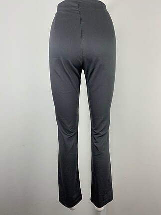 H&M H&M Kumaş Pantolon %70 İndirimli.