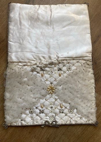 İşlemeli Beyaz Parlak Dekoratif Yastık Kılıfı