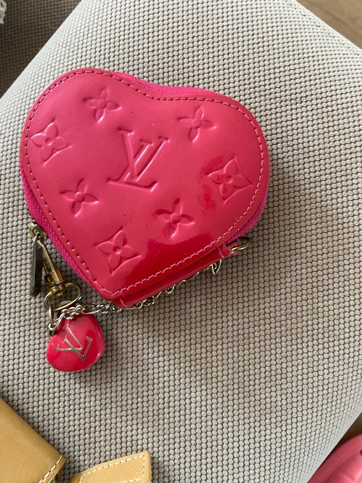 Parlak Pembe Kalp Şeklinde Fermuarlı Kadın cüzdan - Görsel 2