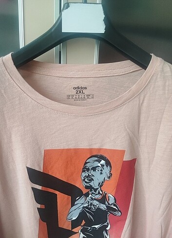 Hiç Kullanılmamış 2xl Beden Adidas Tişört