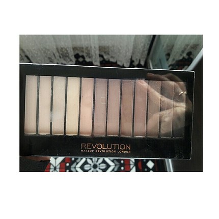 revolutinon makeup