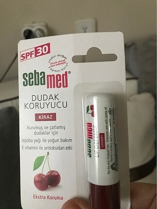 Sebamed 30 faktör kirazlı dudak koruyucu