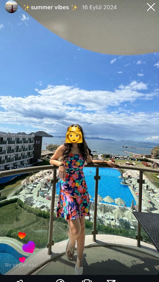 Renkli çiçekli yazlık kısa elbise - Görsel 2