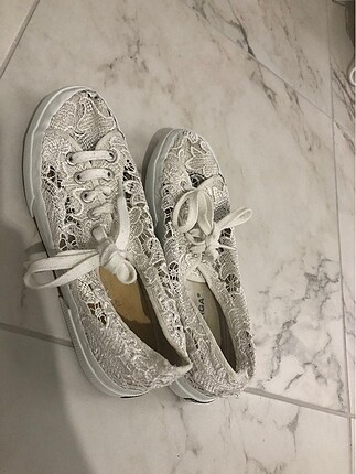Beyaz dantelli superga